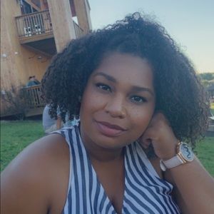 Meet your Posher, Carla